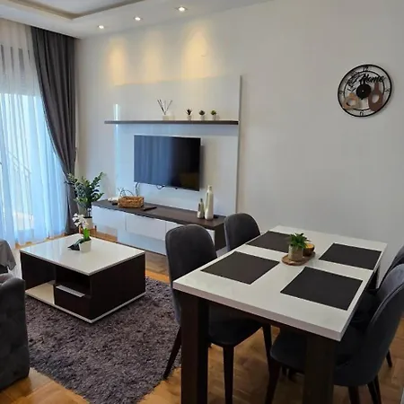 מלון דירות Heli *